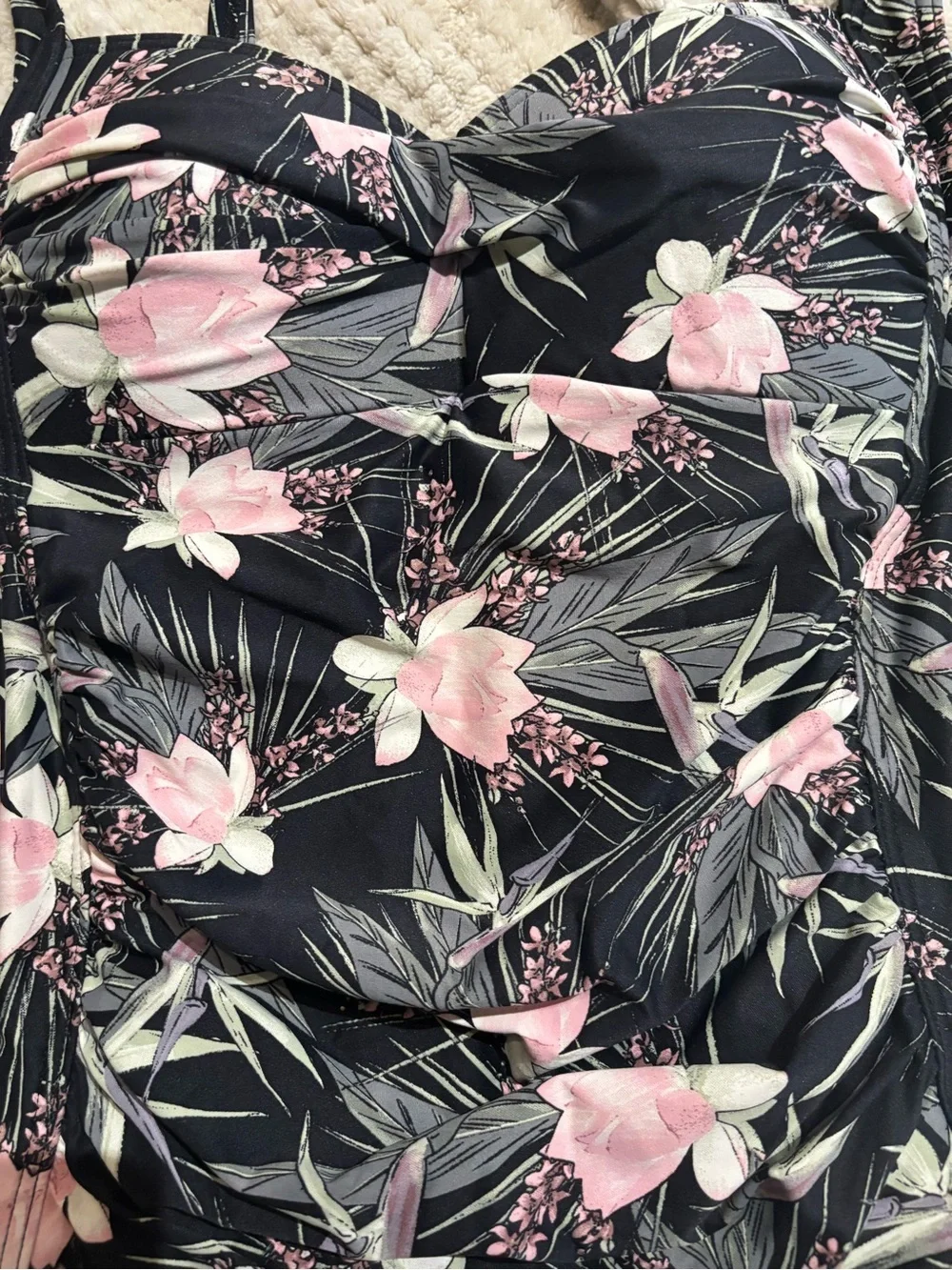 Nip Tuck Floral Twist One-Piece Swimsuit EUC Size 4 - Tummy control, flattering